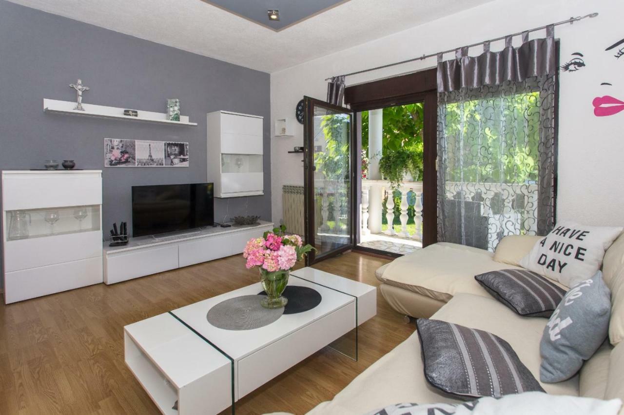 Apartmani Luis Каштела Экстерьер фото